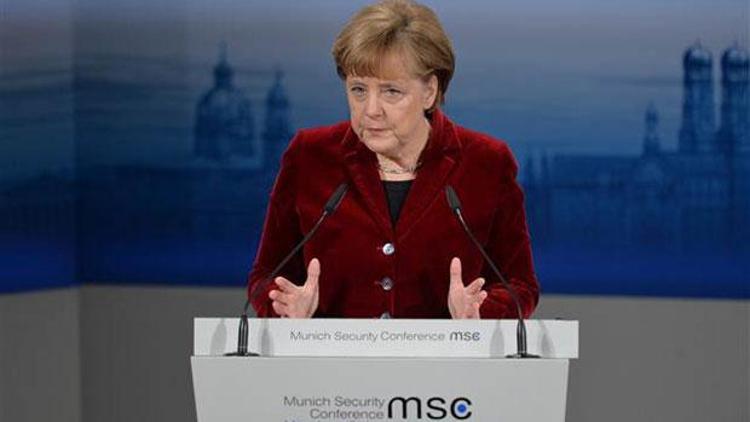 Almanya Başbakanı Angela Merkel: Ukraynaya silah yardımı krizi çözmez