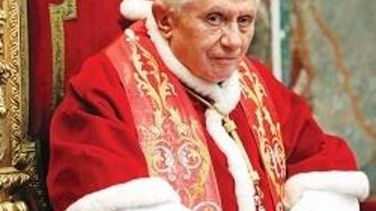 Papa’dan ünlülere ‘tuhaf isim’ fırçası
