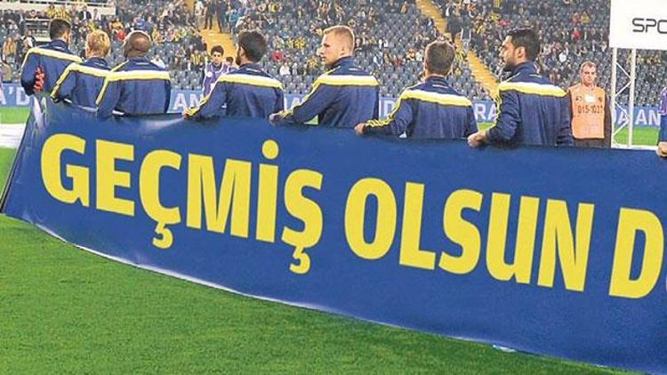 Fenerbahçeden Galatasaraya pankart sürprizi