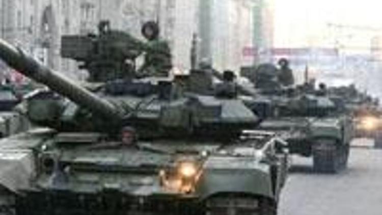 Ve tanklar Moskovaya girdi