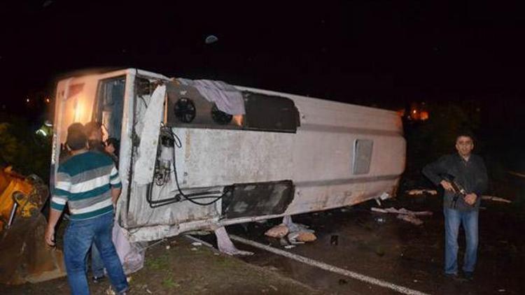 Kırşehirde polis otobüsü devrildi: 3 şehit, 22 yaralı
