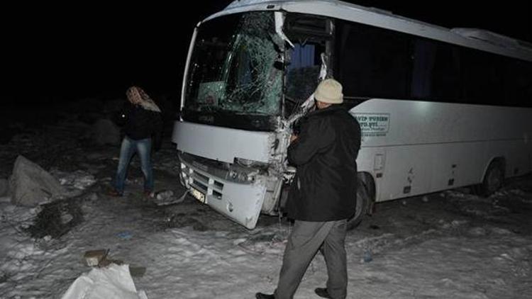 MHPlileri taşıyan araç kaza yaptı: 1 ölü 6 yaralı