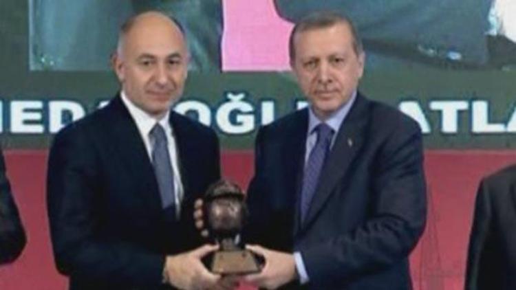Cumhurbaşkanı Erdoğan Erman Ilıcaka ödül verdi