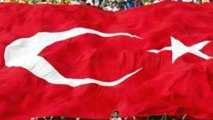 Türk bayrağı açılınca olay çıktı