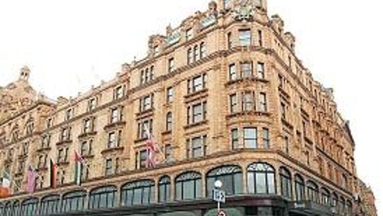 Mısırlı El Fayed Harrods’u 2.2 milyar dolara Katar Holding’e sattı