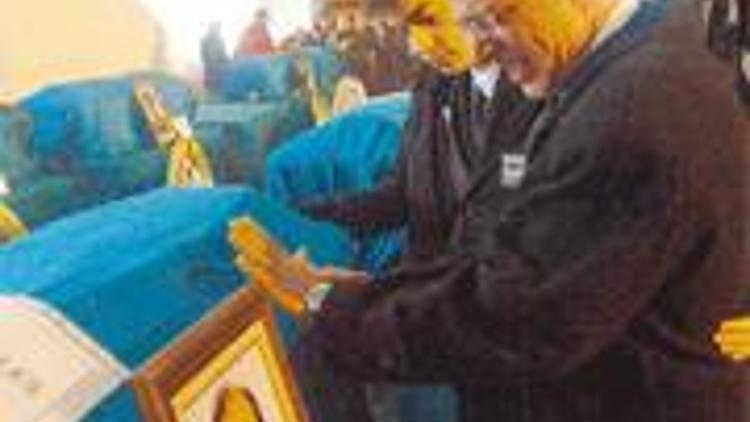 Cenazeler getirildi, Koç Ailesi 12 evladına ağlıyor
