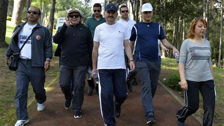 Sağlık Bakanı Mehmet Müezzinoğlu sağlık yürüyüşü yaptı
