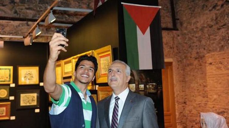 İstanbul Valisi Hüseyin Avni Mutludan Filistin bayraklı selfie