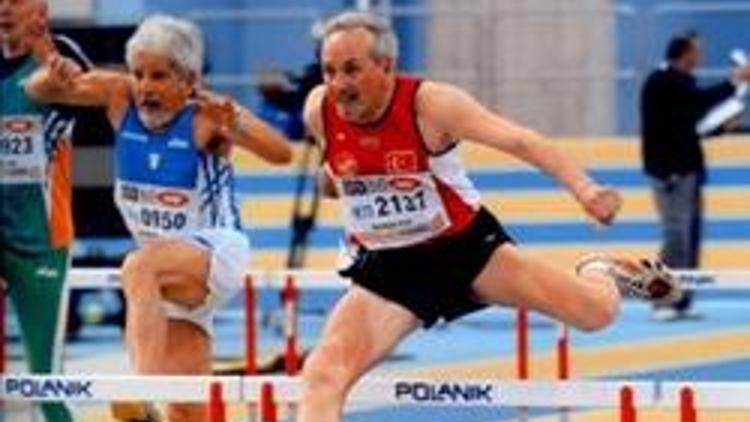 Veteran atletler İzmirde 7 rekor kırdı