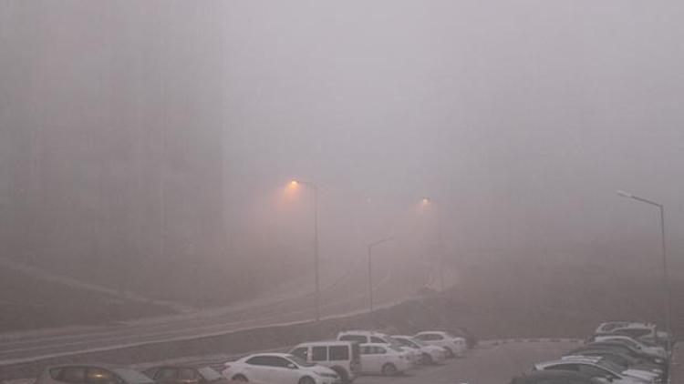 Ankara trafiğinde sis etkisi