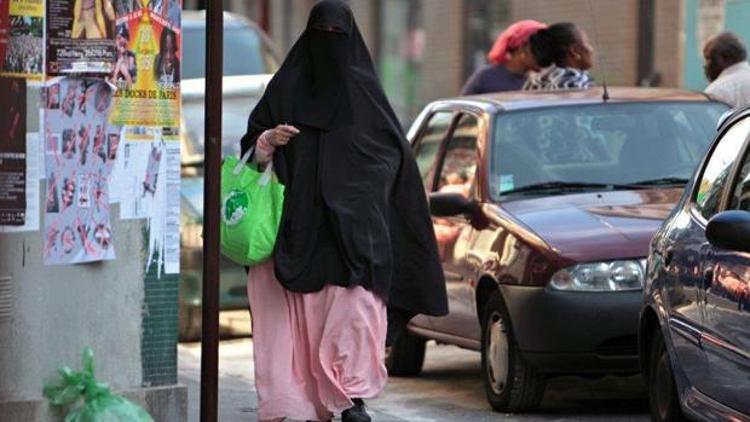 AİHM’den Fransadaki burka yasağına onay