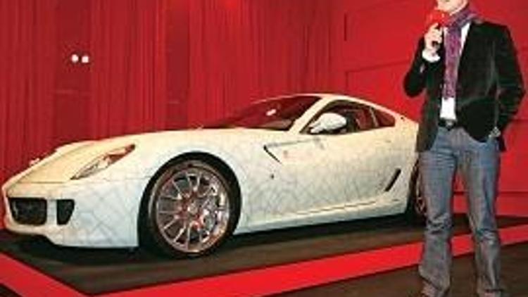 Çin porseleni desenli Ferrari 1.2 milyon Euro’ya satıldı