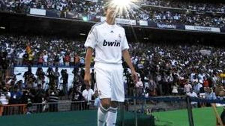 Real Madrid, Kakayı taraftarlara tanıttı