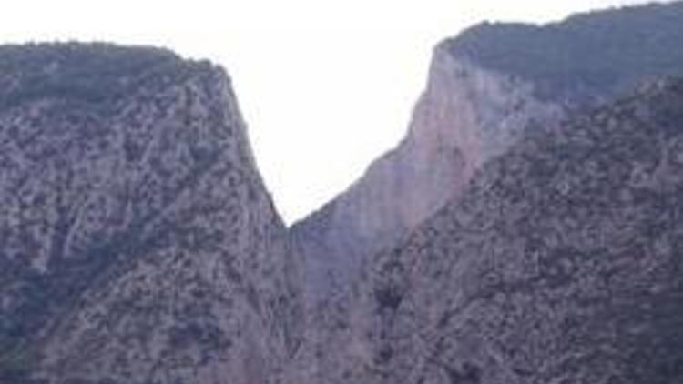 Valla Kanyonunda mahsur kalanlar kurtarıldı