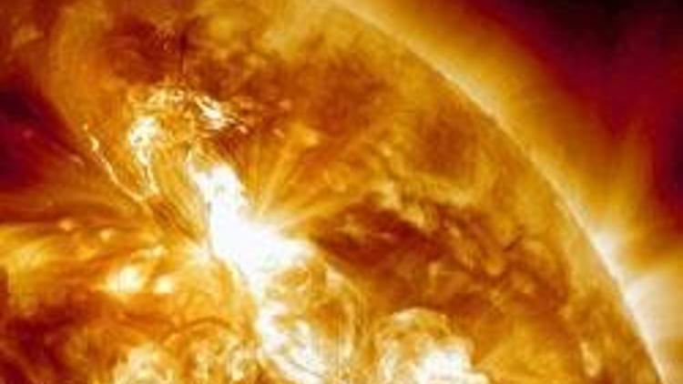 Son yılların en büyük Güneş patlaması bugün Dünya’ya ulaştı