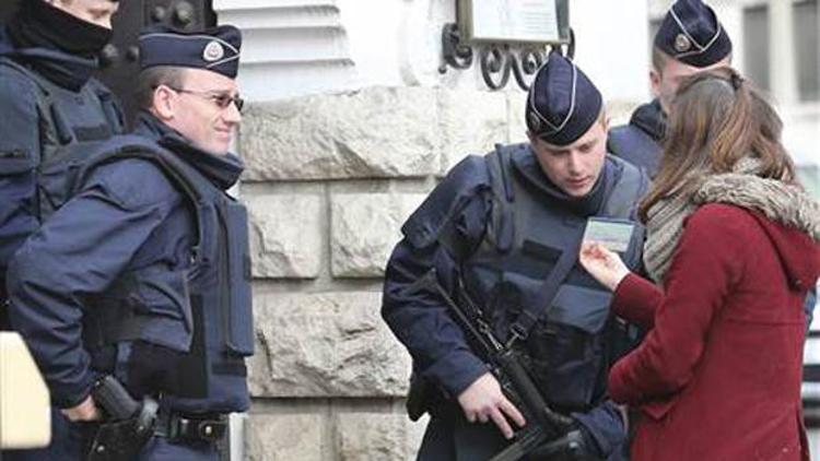 Fransa’dan terörle mücadelede sert önlemler