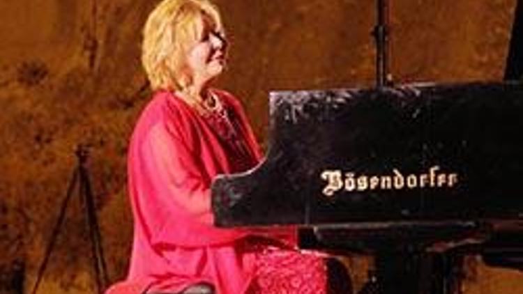 Gülsin Onaydan 10ncu yıla özel konser