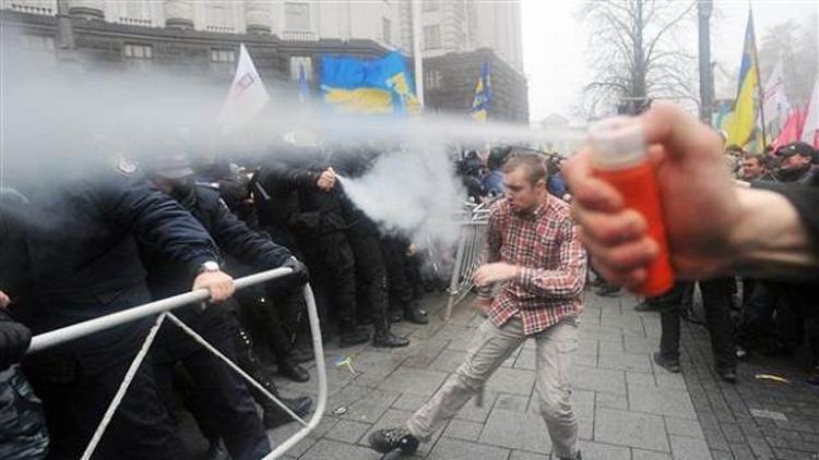 Ukrayna medyası 100 bin kişilik hükümet karşıtı protestoyu görmedi