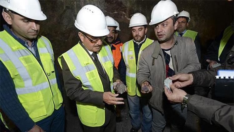 Ankara ile Antalyayı bağlayacak olan Honaz Tünelinde son durum...