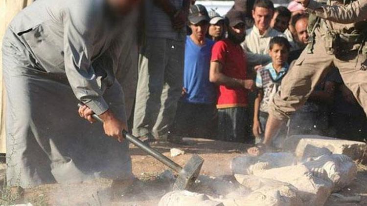 IŞİD Palmirada heykelleri parçaladı