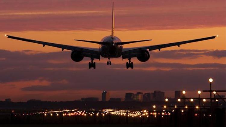 Uçuşa kapatılan Londra hava sahası tekrar açıldı