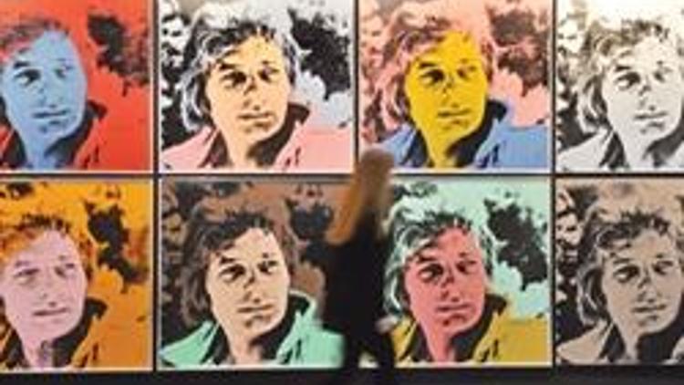 Almanların burun kıvırdığı Warhol’lara 20 milyon sterlin