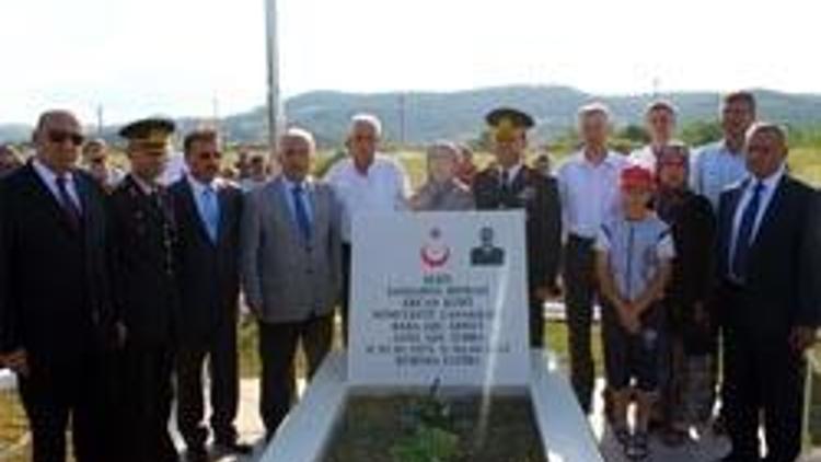 Şehit Binbaşı Kurta anıt mezar