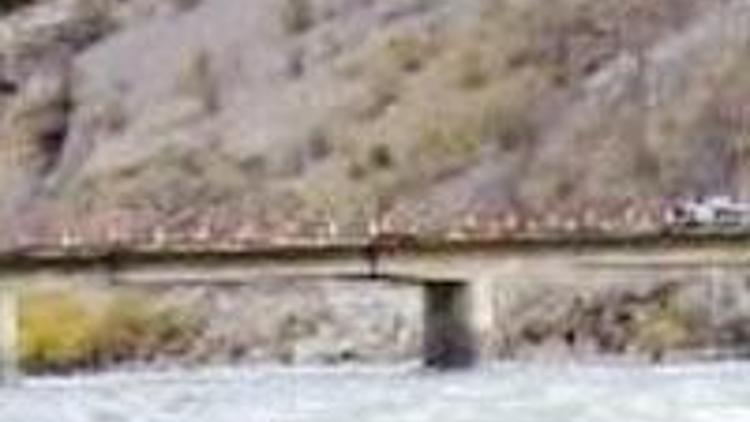 Dağlıcadaki köprüyü uçurmak için 15 kilo patlayıcı kullanıldı