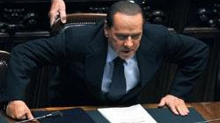 51 canlı Berlusconi