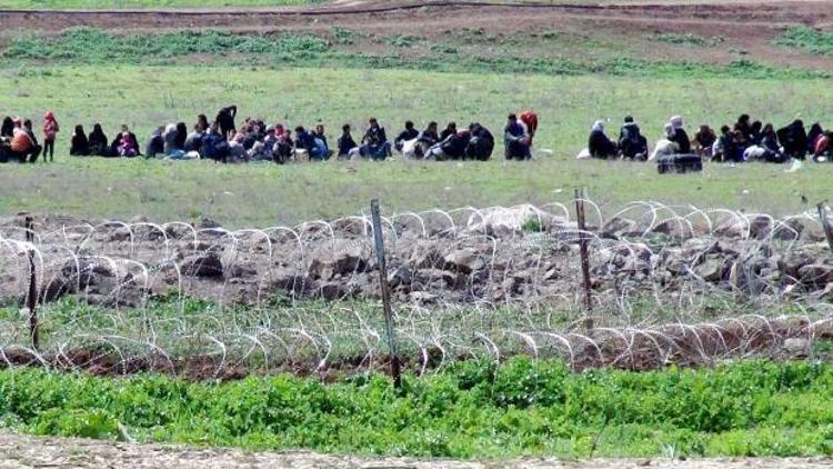 Öncüpınar kapatıldı, Suriyeliler mayınlı bölgelerden geliyor