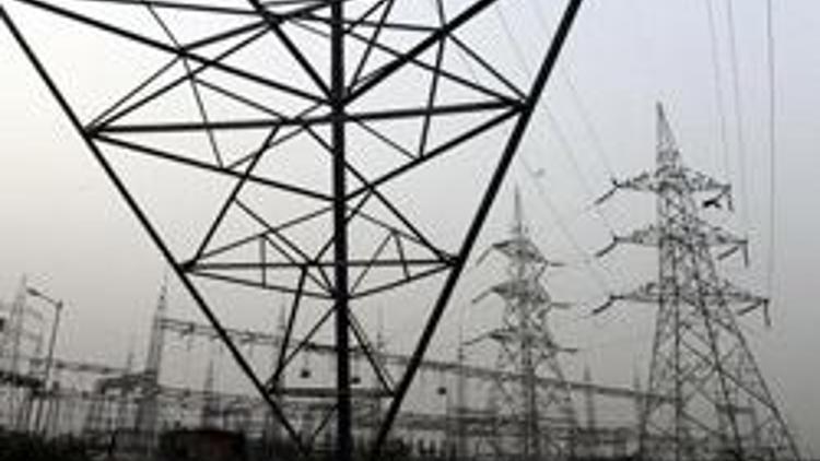 Hindistanda yüz milyonlar elektriksiz kaldı