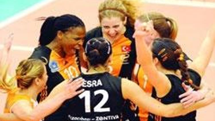 Eczacıbaşı Vakıfbankı ezdi geçti