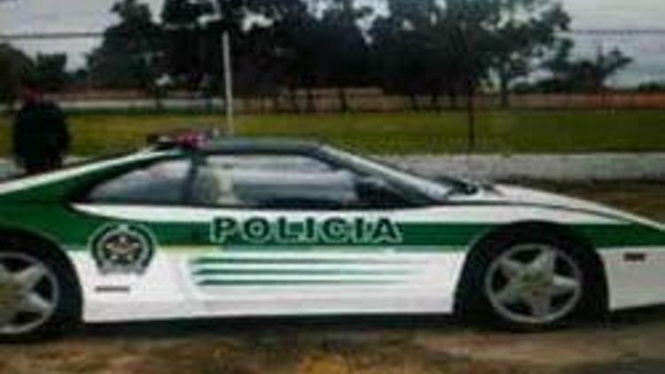 Ferrariyi polis aracı yaptılar