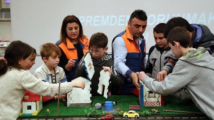 İşaret diliyle deprem eğitimi