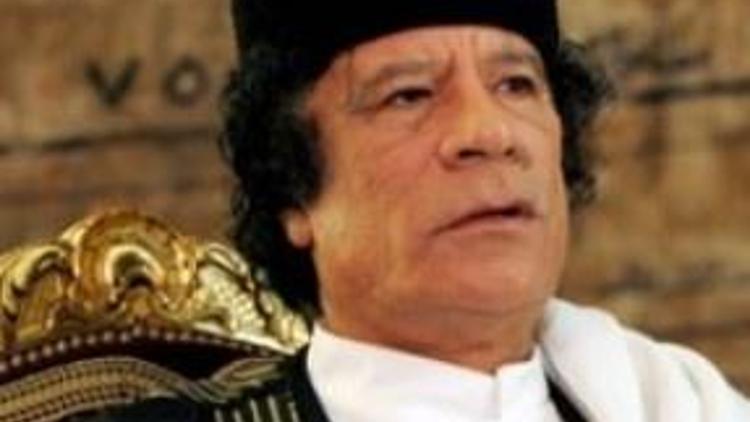 Kaddafi meydan okudu, halkı sokağa dökülmeye çağırdı