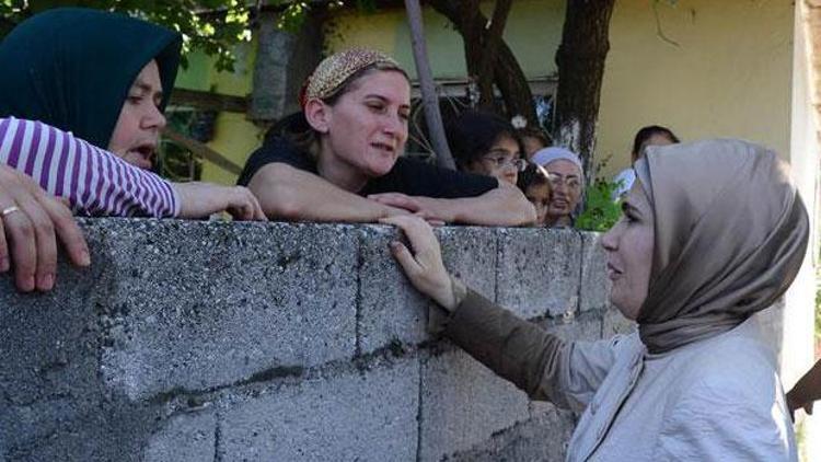 Emine Erdoğan şehit ailelerini ziyaret etti