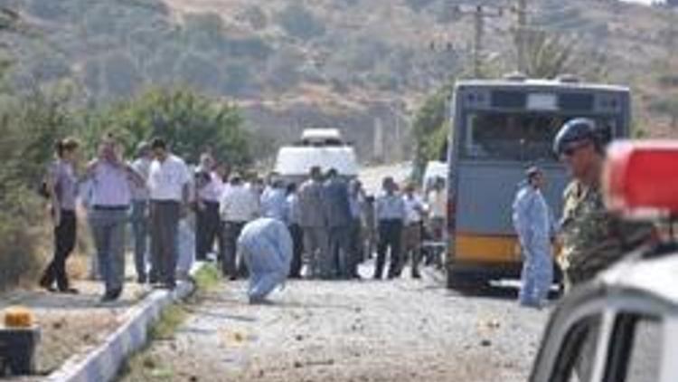 İzmirde askeri araca bombalı saldırı: 1 şehit