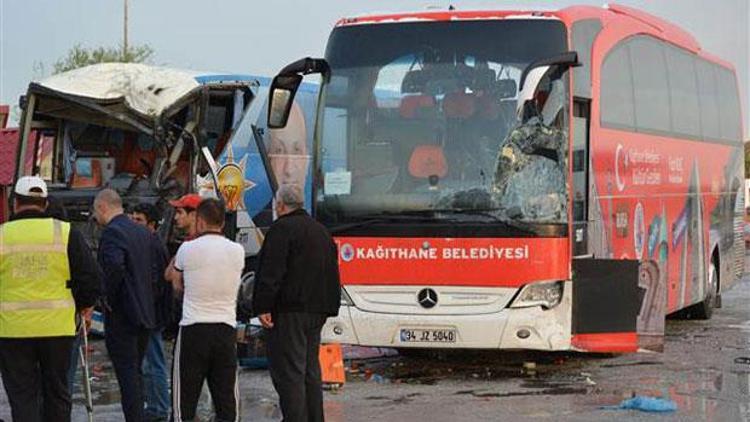 Seçim otobüsü kaza yaptı: 3 yaralı