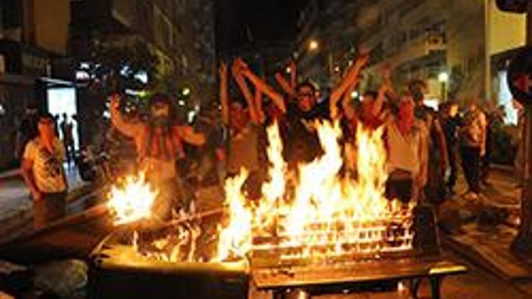 İzmirde protesto yürüyüşünde yine arbede