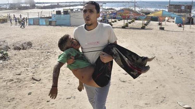 İsrail Gazzede sahilde oynayan Filistinli çocukları vurdu