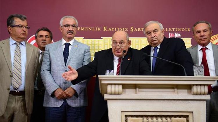 CHPli eski vekiller Kılıçdaroğlunun istifasını istedi
