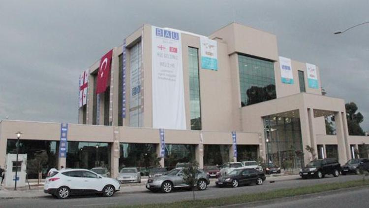 Batum’a da üniversite açtı
