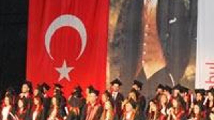 İstanbul Kavram MYO mezuniyet töreni yapıldı