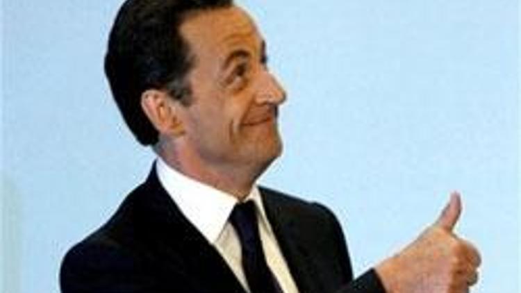 Sarkozy’nin dönüş planı saat gibi işliyor