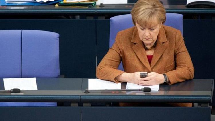 Merkel ve Putin telefonda görüştü