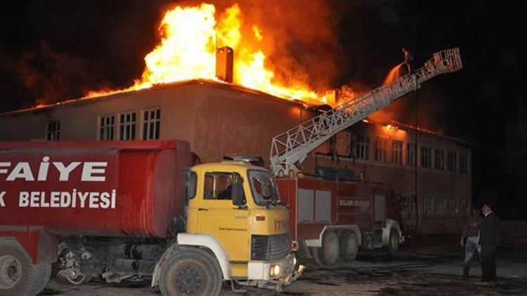 Yakılan okullar 1 hafta içinde hazır olacak