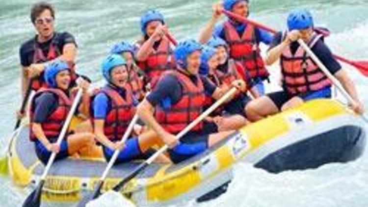 Galatasaraylı Ujfalusinin rafting keyfi