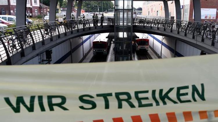 Alman Demiryolları çalışanları iş bıraktı