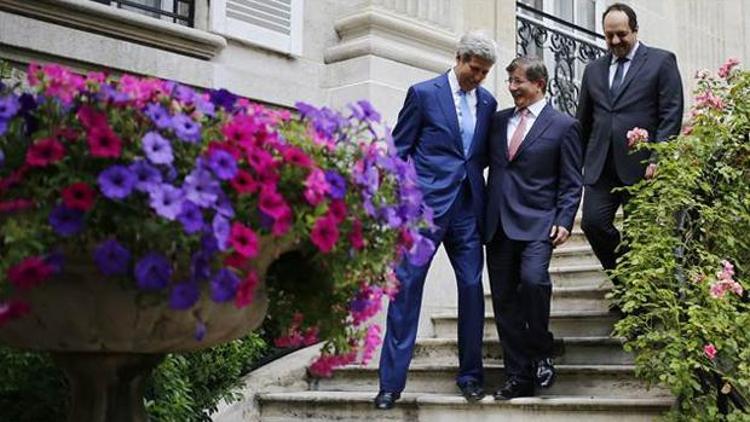 Davutoğlu ve Kerryden tartışılan oturuşa cevap gibi fotoğraf