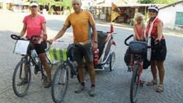 Fransız ailenin bisikletle turu Selçuka ulaştı